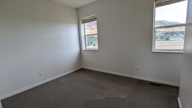 324 E Yellow Feather Dr in Brigham City, UT - Building Photo - Building Photo
