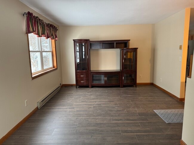 285 1/4 Walnut St, Unit Apt A