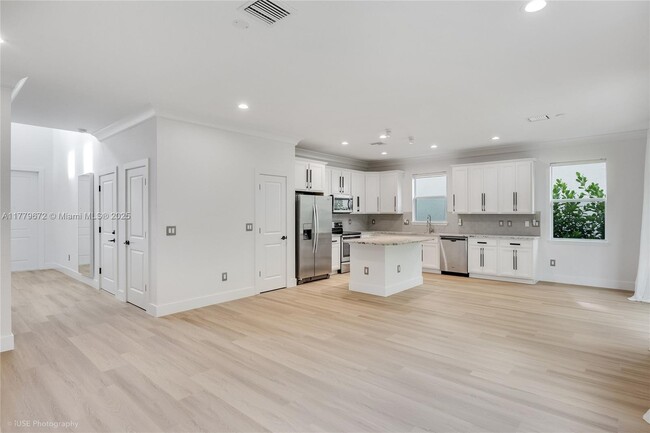4365 Large Leaf Ln in Hollywood, FL - Building Photo - Building Photo