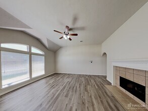 706 Chase Point Cir in Bacliff, TX - Building Photo - Building Photo
