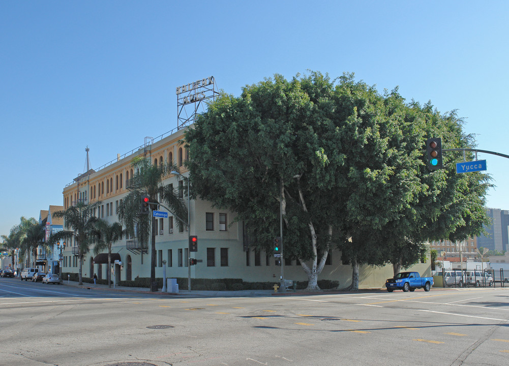 Halifax Apartments in Los Angeles, CA - Building Photo