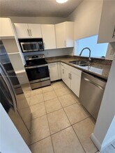 488 NW 165th St in Miami, FL - Building Photo - Building Photo