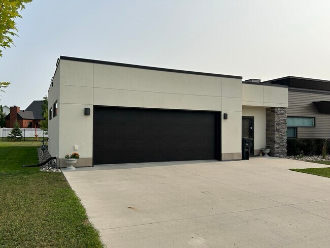 3955 Ivy Dr in Grand Forks, ND - Building Photo - Building Photo