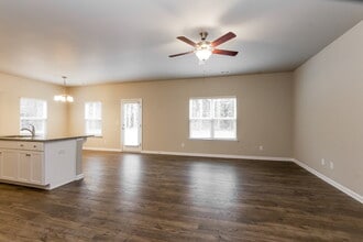 204 Neal Dr in Charlotte, NC - Building Photo - Building Photo
