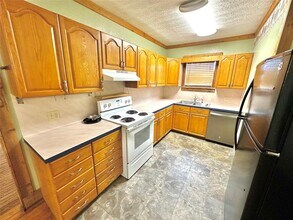 1694 Old Luling Rd in Lockhart, TX - Building Photo - Building Photo