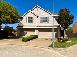 6159 Morningshire Ln in Houston, TX - Foto de edificio - Building Photo