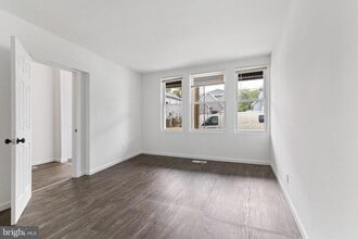 211 Broad St in Beverly, NJ - Building Photo - Building Photo