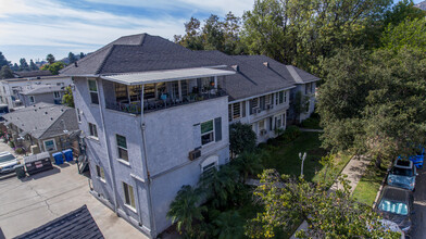 1700 Del Valle Ave in Glendale, CA - Foto de edificio - Building Photo