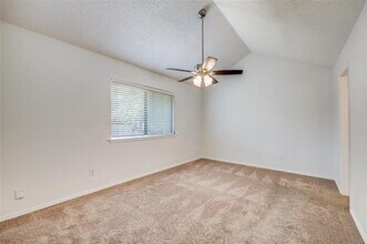 6105 Farmingdale Dr in Arlington, TX - Building Photo - Building Photo