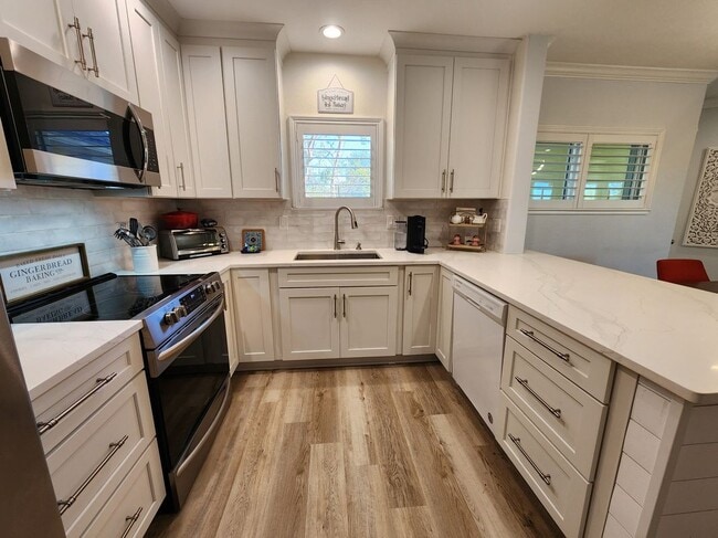 1800 The Greens Way in Jacksonville Beach, FL - Building Photo - Building Photo