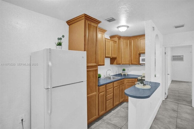 property at 1860 Venice Park Dr