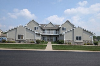 Prairie Fields Apartments in Delavan, WI - Foto de edificio - Building Photo