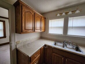 303 E Kellar Ln in Decatur, IL - Foto de edificio - Building Photo