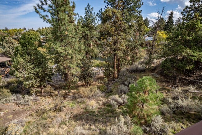 3100 NW Golf View Dr in Bend, OR - Building Photo - Building Photo