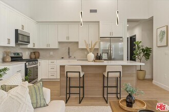 5530 Geer Ave in Los Angeles, CA - Foto de edificio - Building Photo