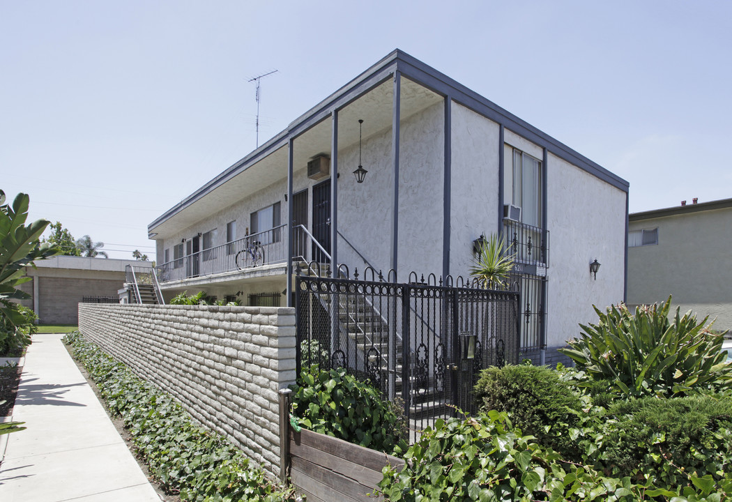 6211 Stanley Ave in San Diego, CA - Foto de edificio