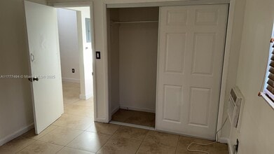 932 Moffett St in Hallandale Beach, FL - Building Photo - Building Photo