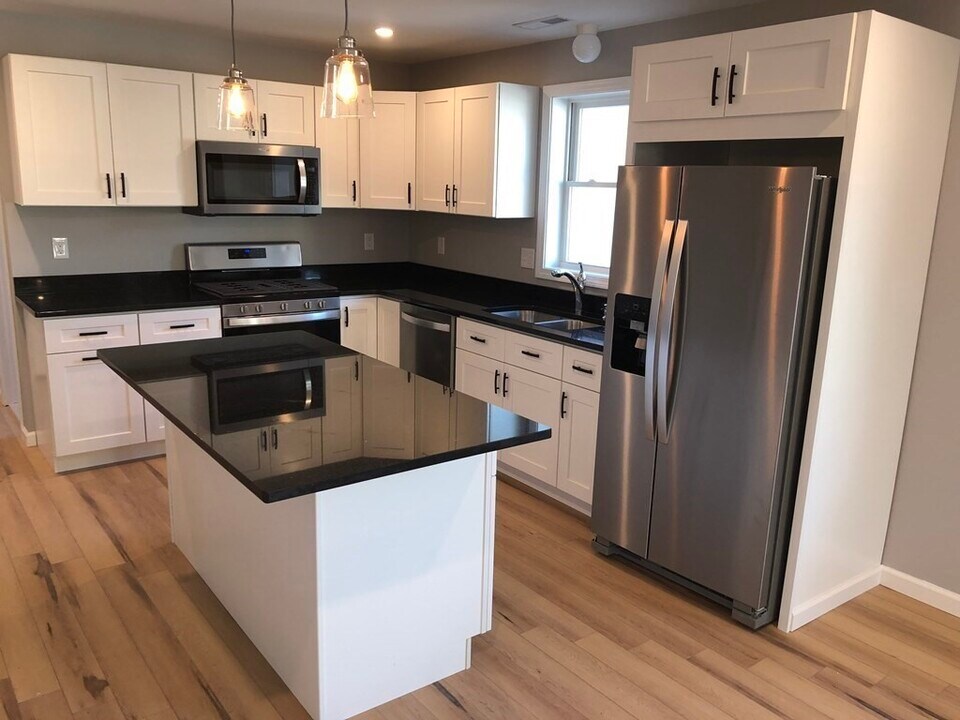 23 Brookfield St in Lawrence, MA - Building Photo