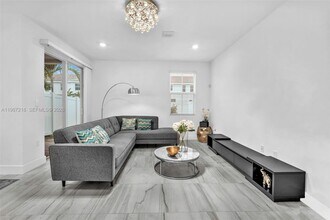 142 SW 170th Ave in Pembroke Pines, FL - Building Photo - Building Photo