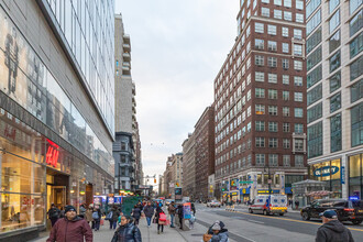 Park Avenue Court in New York, NY - Building Photo - Building Photo