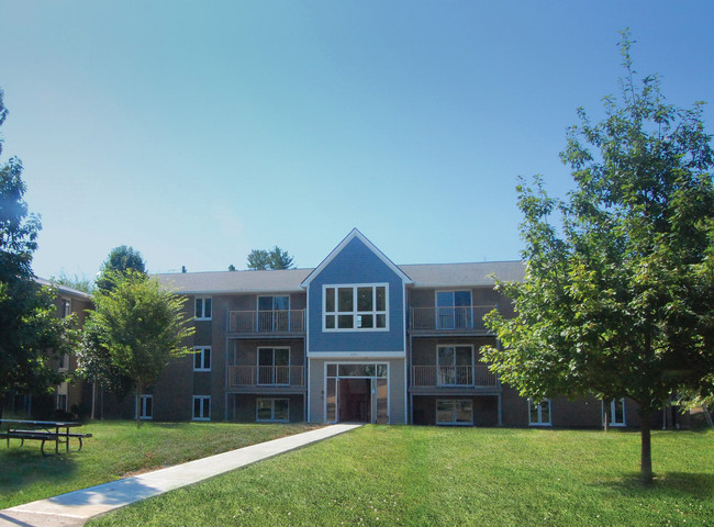 Campus Courts in Oxford, OH - Foto de edificio - Building Photo