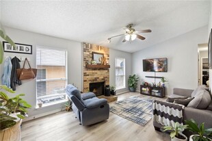 2107 Courtney St, Unit A in Austin, TX - Building Photo