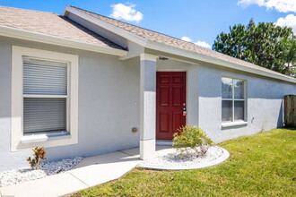 7448 Oxford Garden Cir in Apollo Beach, FL - Building Photo - Building Photo