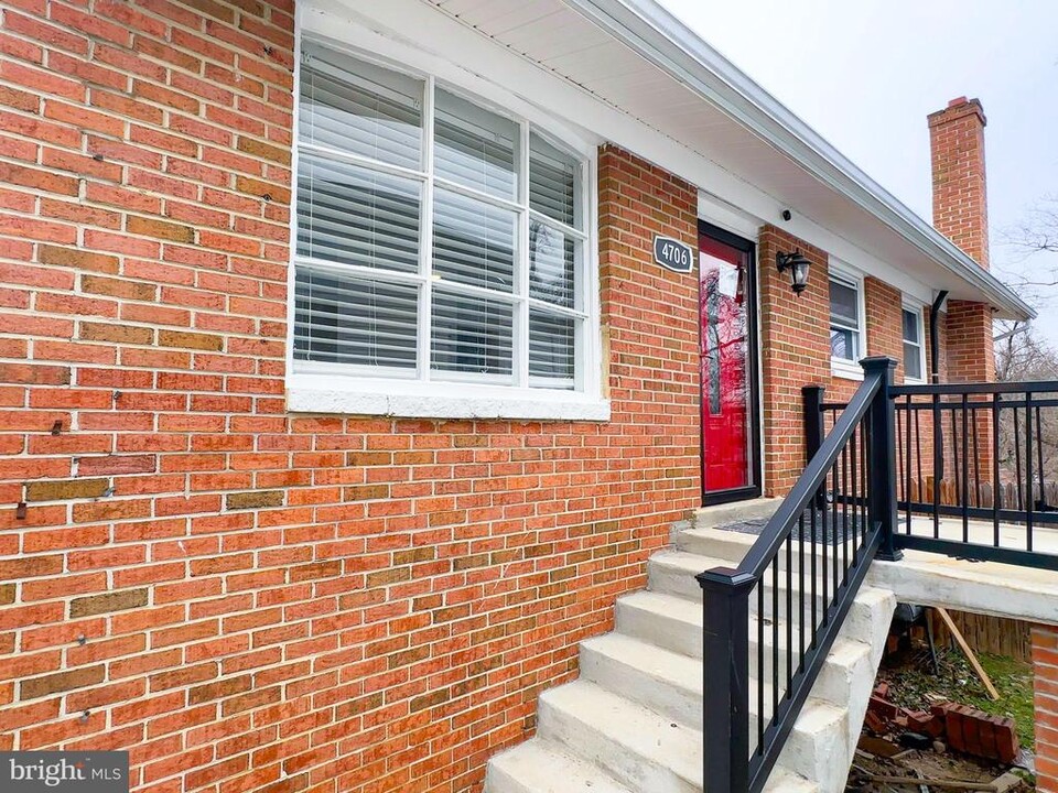 4706 Deanwood Dr in Capitol Heights, MD - Building Photo