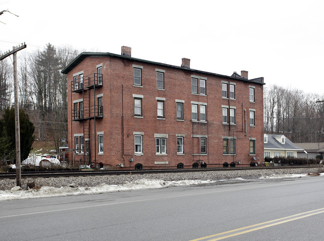 4 Davis St in Shirley, MA - Foto de edificio - Building Photo