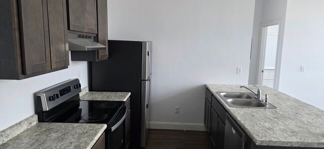 65 5th Ave, Unit #6 2nd floor in Woonsocket, RI - Building Photo - Building Photo