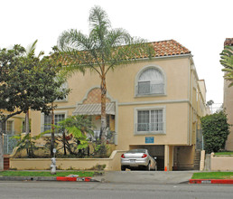 215 S Doheny Dr in Beverly Hills, CA - Building Photo - Building Photo