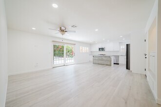 3953 James Dr in Carlsbad, CA - Building Photo - Building Photo