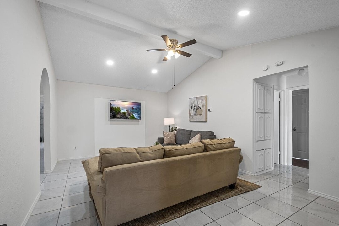 1009 High Point Rd in Arlington, TX - Building Photo