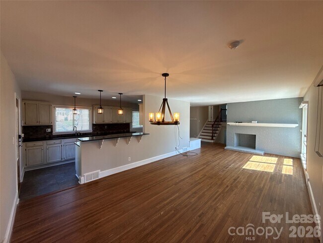 2821 Sunset Dr in Charlotte, NC - Building Photo - Building Photo