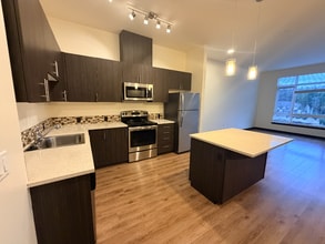 580 8th Ave NE in Issaquah, WA - Foto de edificio - Building Photo