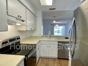 3314 W Wyoming Cir in Tampa, FL - Building Photo - Building Photo