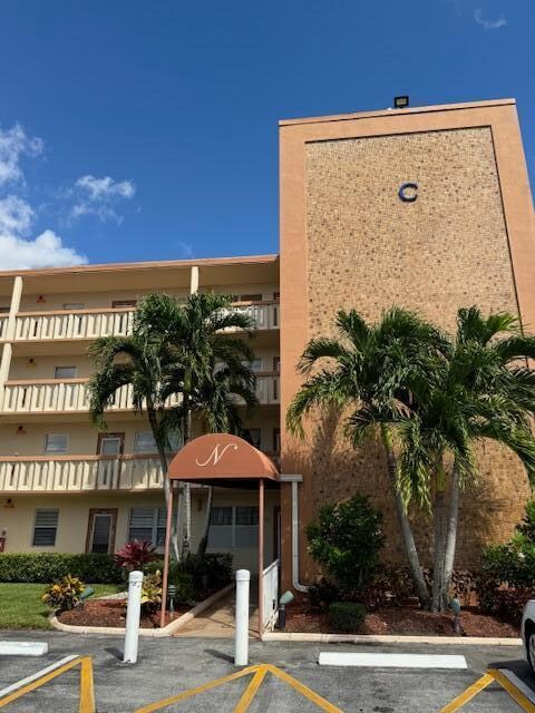 1043 Newcastle A in Boca Raton, FL - Building Photo