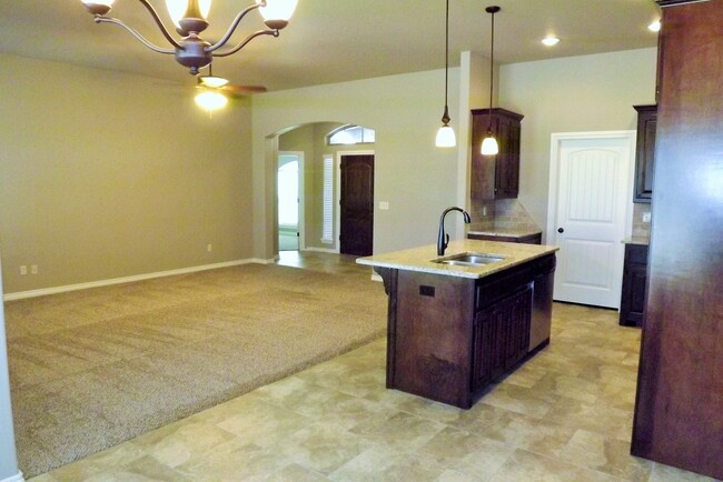 529 Whispering Oaks Blvd in Moore, OK - Building Photo - Building Photo