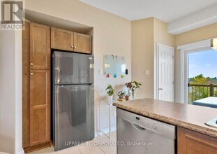 2086 Valin St in Ottawa, ON - Building Photo - Building Photo