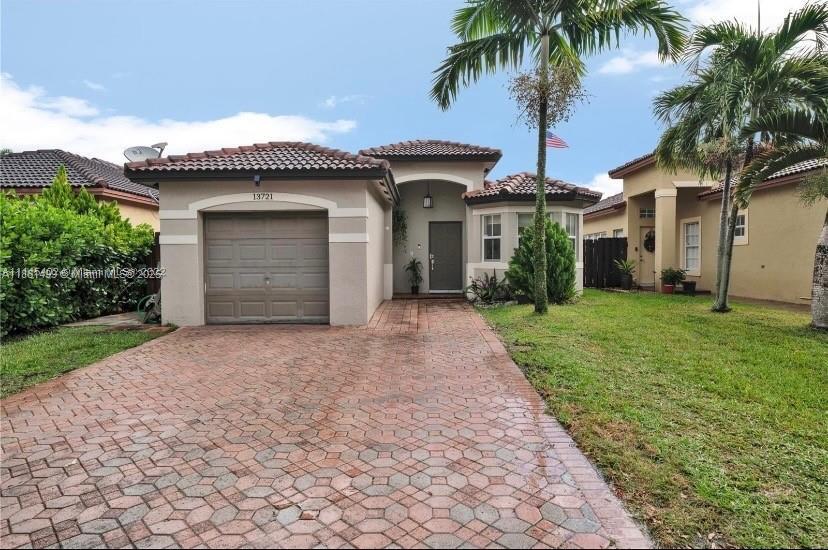 13721 SW 119th Ave in Miami, FL - Building Photo