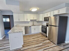 7288 Shawnee Rd, Unit unit 2 in North Tonawanda, NY - Building Photo