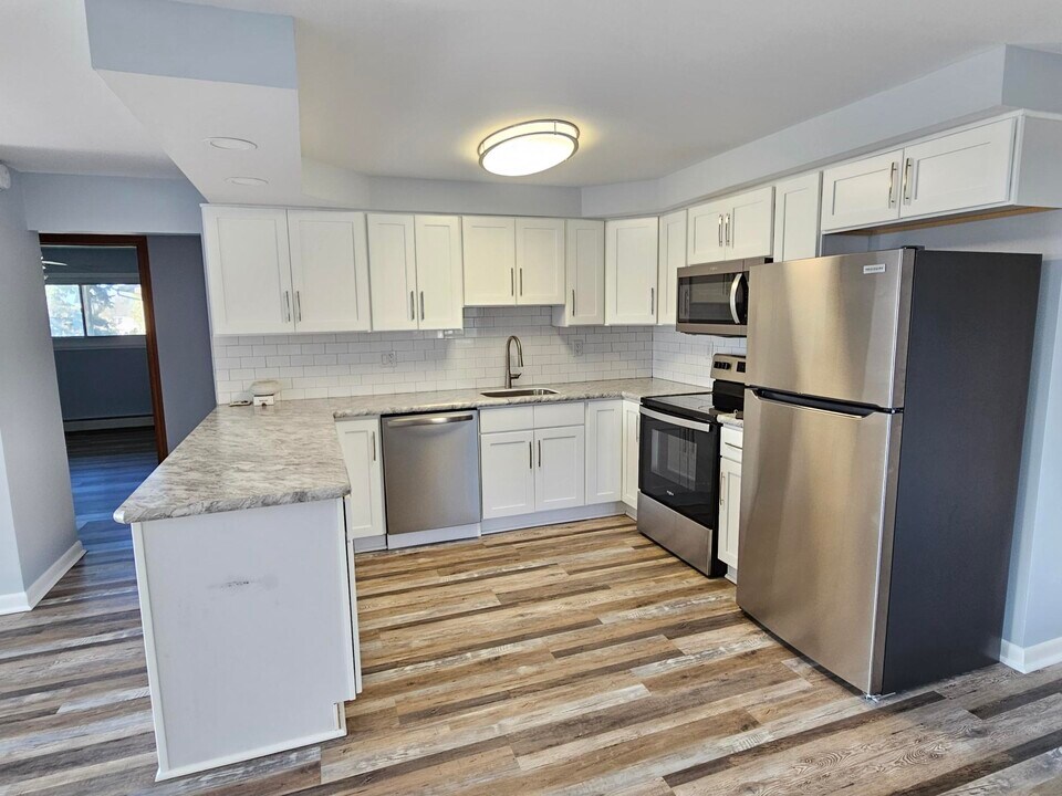 7288 Shawnee Rd, Unit unit 2 in North Tonawanda, NY - Building Photo