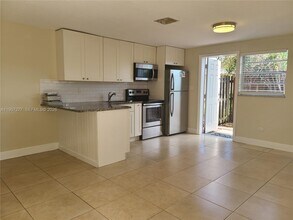 127 NW 13th Ave in Dania Beach, FL - Building Photo - Building Photo