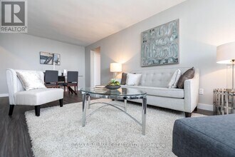 4340 Bloor St W in Toronto, ON - Building Photo - Building Photo