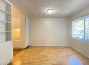 319 S Clark Dr in Los Angeles, CA - Building Photo - Building Photo