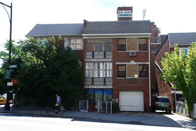 14046 Sanford Ave in Flushing, NY - Building Photo - Building Photo