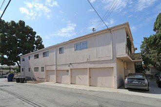 1111 California Ave in Santa Monica, CA - Foto de edificio - Building Photo