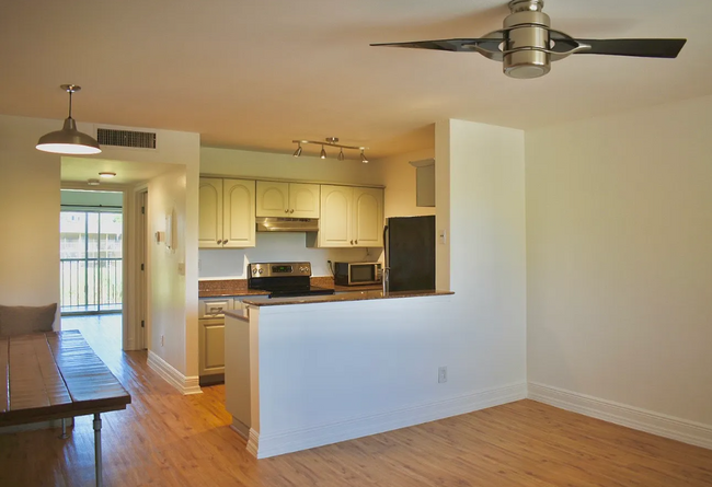 1627 Meadows Cir W, Unit 1627