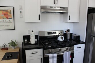 6623 Enfield Ave in Reseda, CA - Building Photo - Building Photo