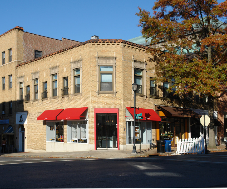 234-238 Greenwich Ave in Greenwich, CT - Building Photo